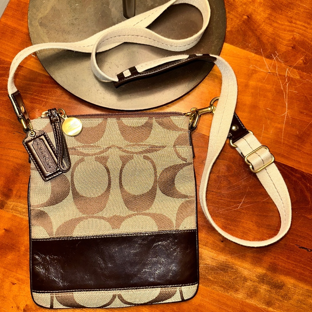 Authentic Vintage Y2K Coach Signature Swingpack Crossbody Bag